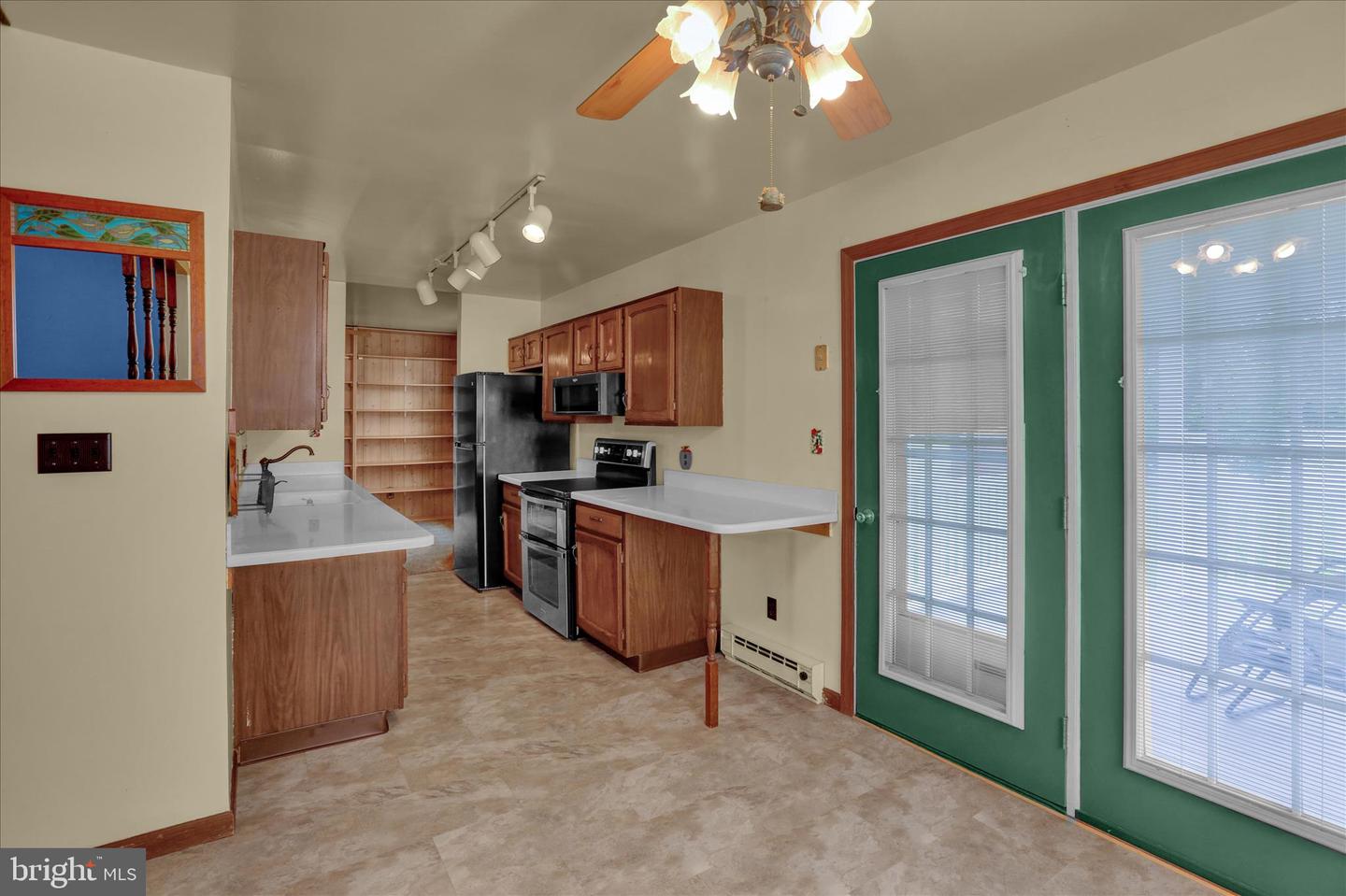 6 Cherry Ln Property Photo 13