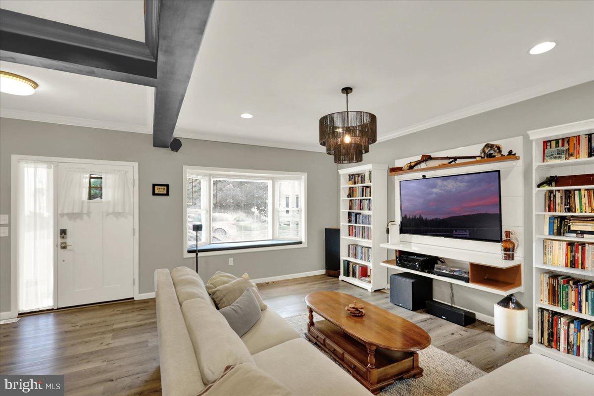 18 E Maple St Property Photo 3