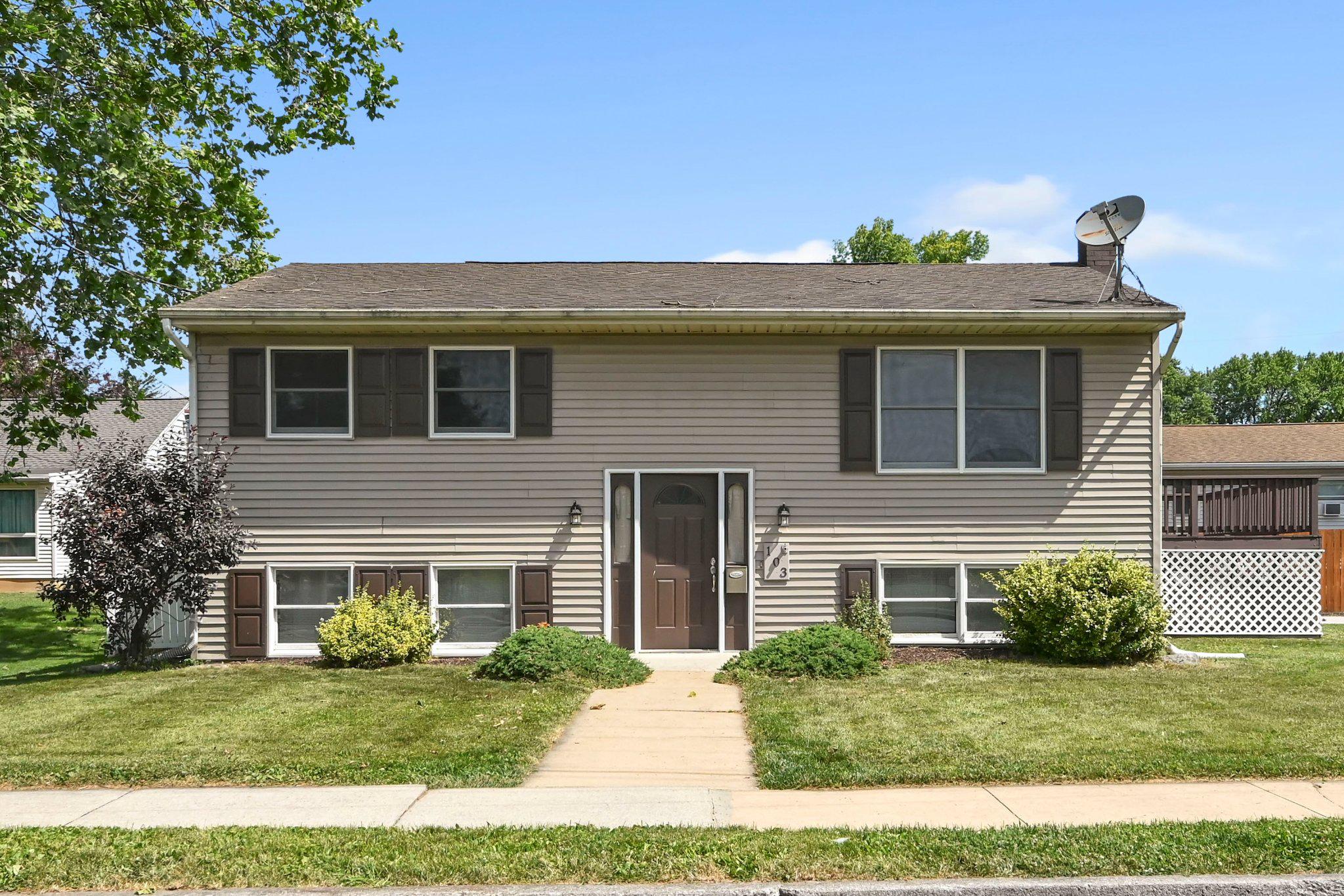 103 W WALNUT ST