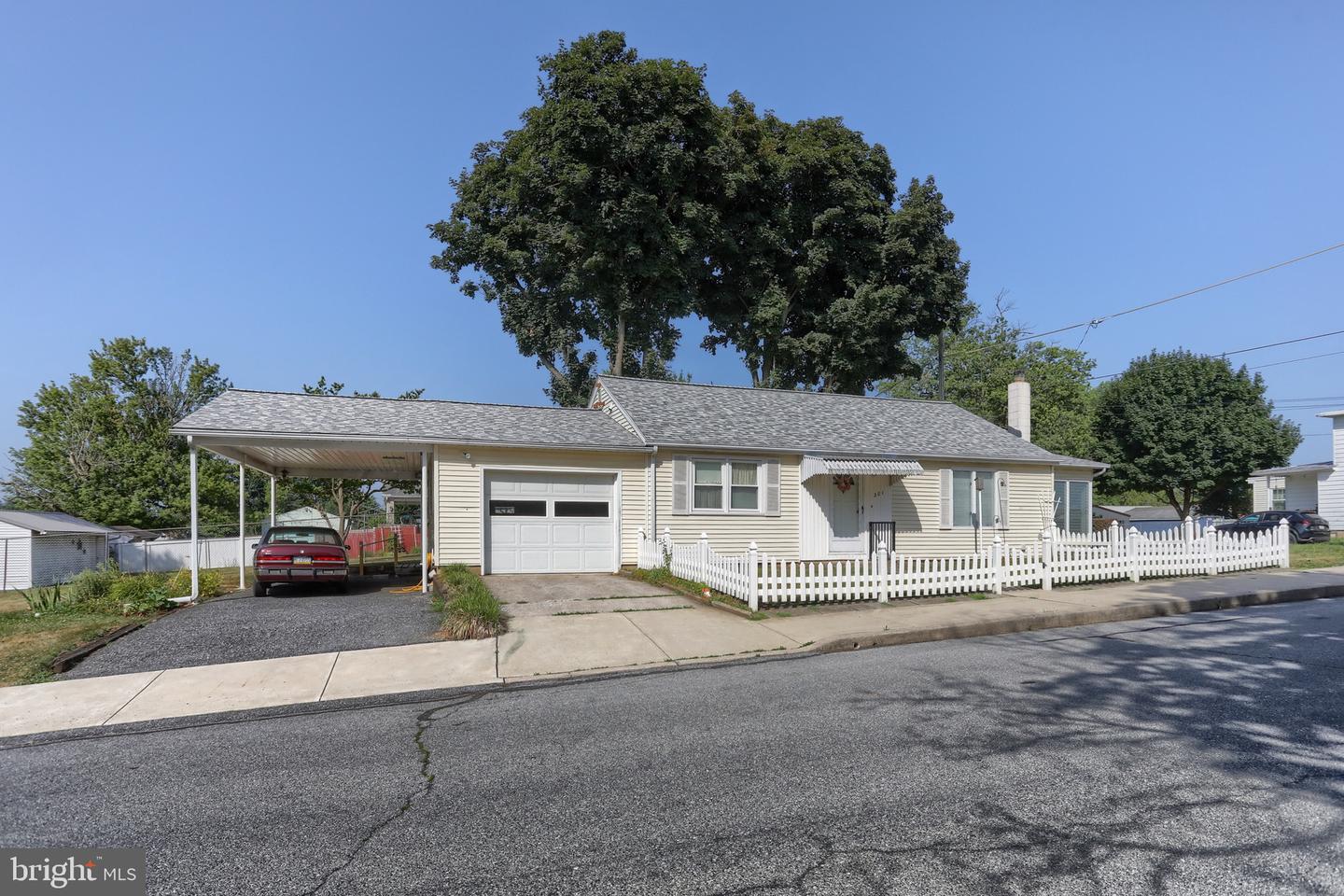 201 S HETRICK AVE Property Photo 1