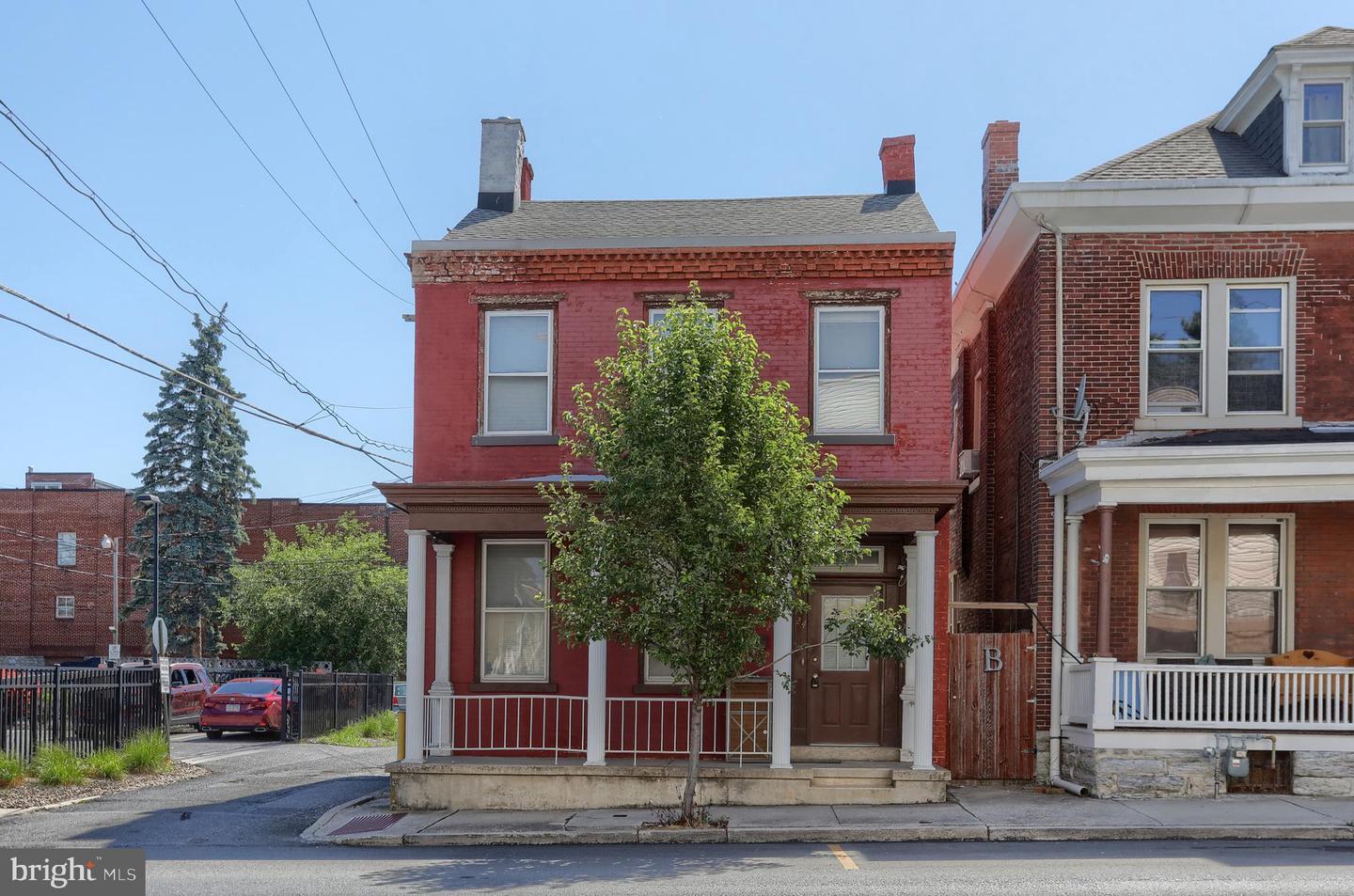 24 S 10TH ST