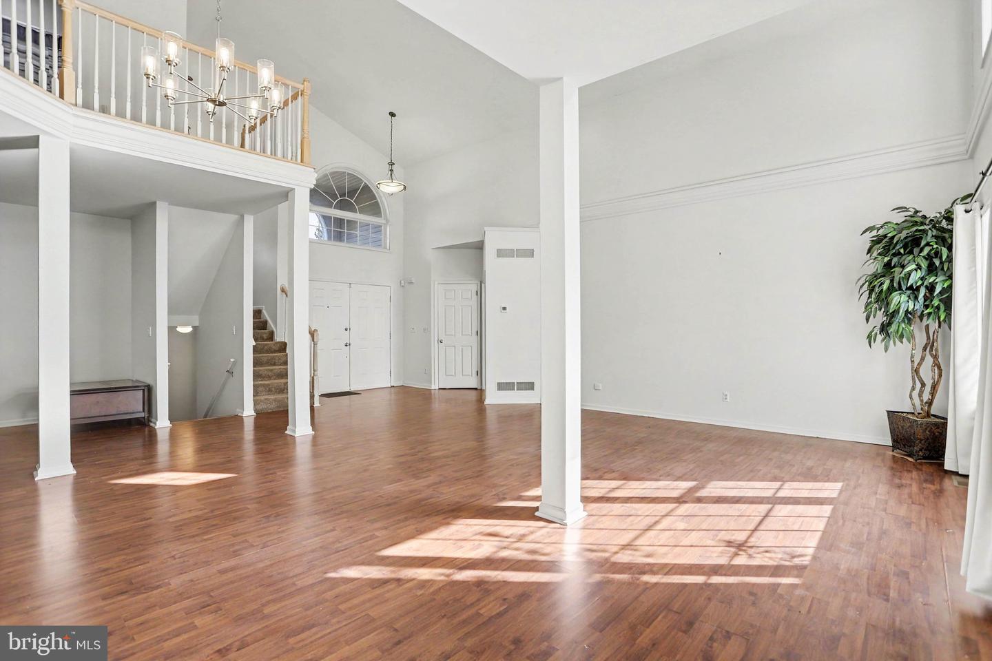 532 Waterside Cir L-0133 Property Photo 7