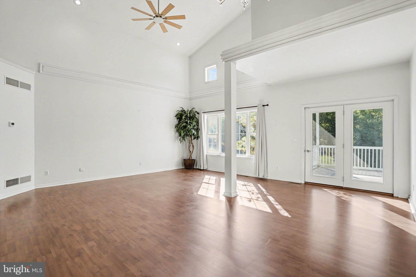 532 Waterside Cir L-0133 Property Photo 9