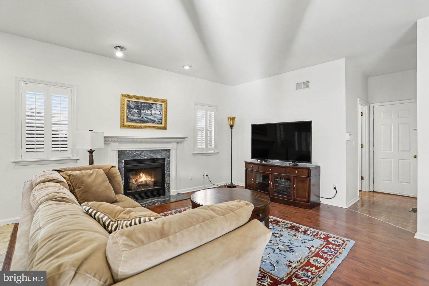 532 Waterside Cir L-0133 Property Photo 10