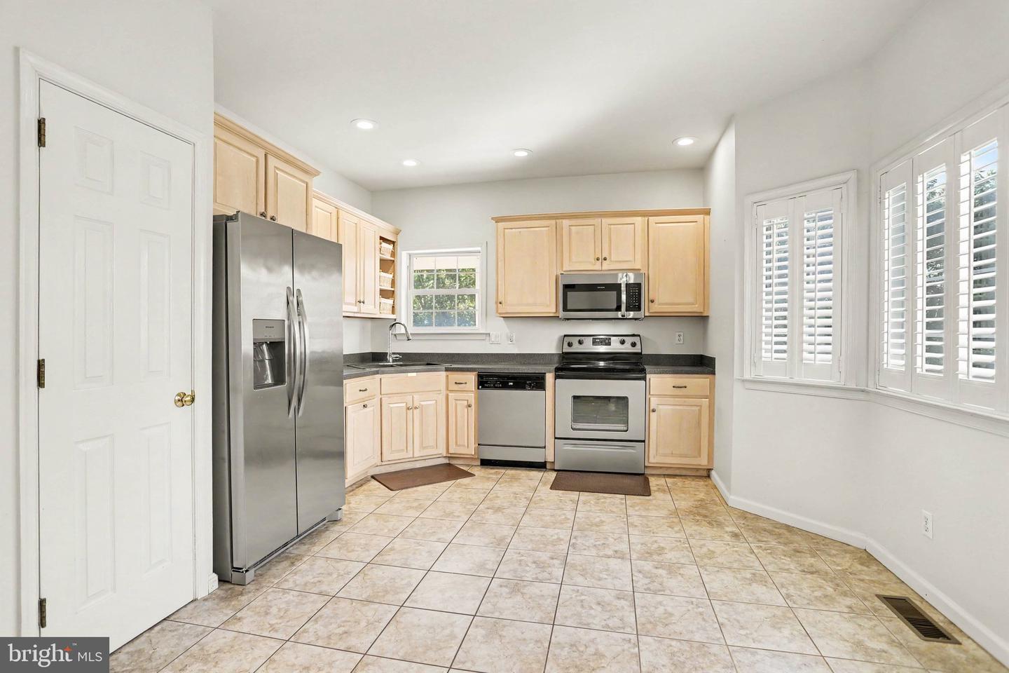 532 Waterside Cir L-0133 Property Photo 12
