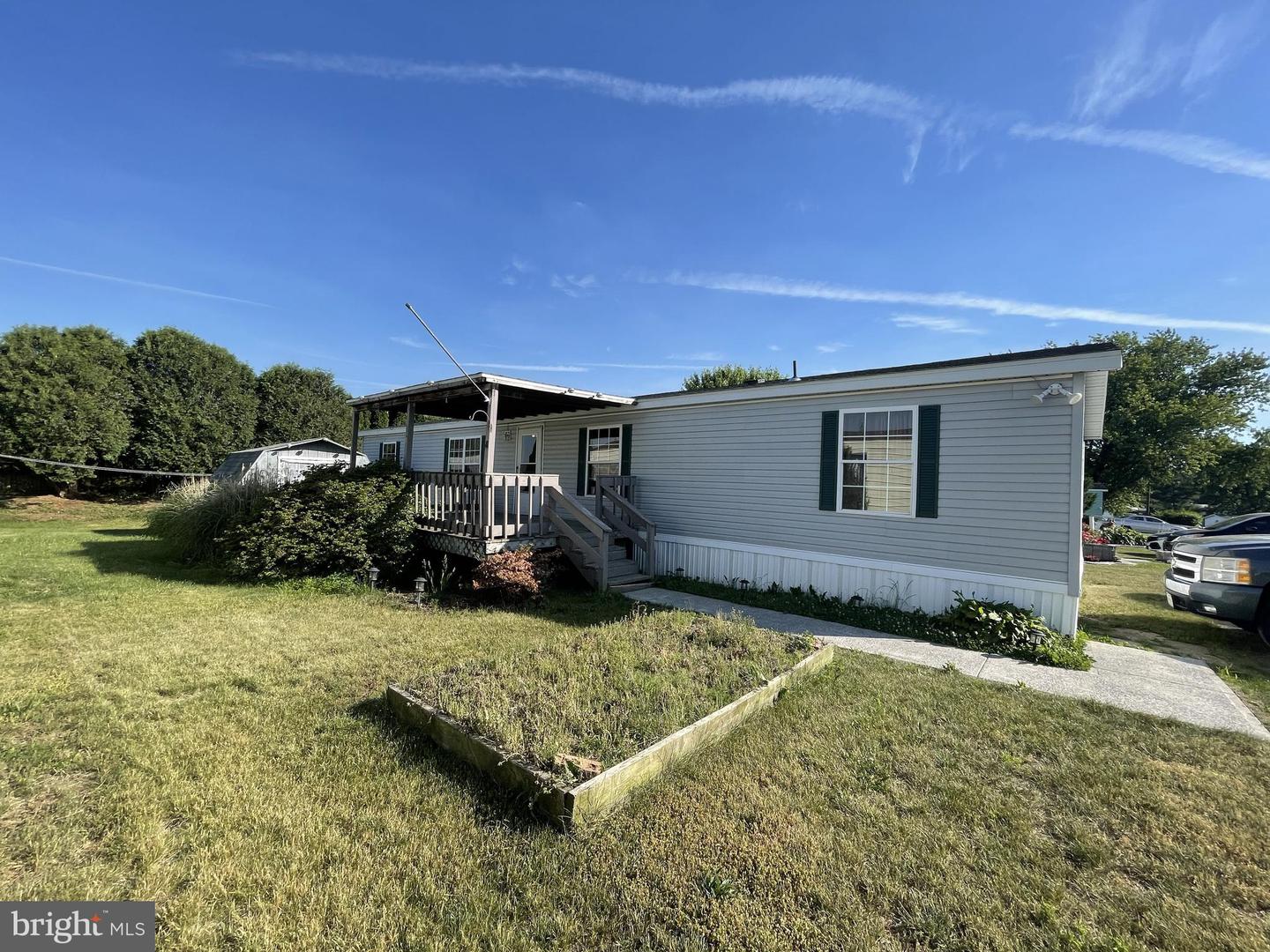 57-b Twin Maples Park Property Photo 1
