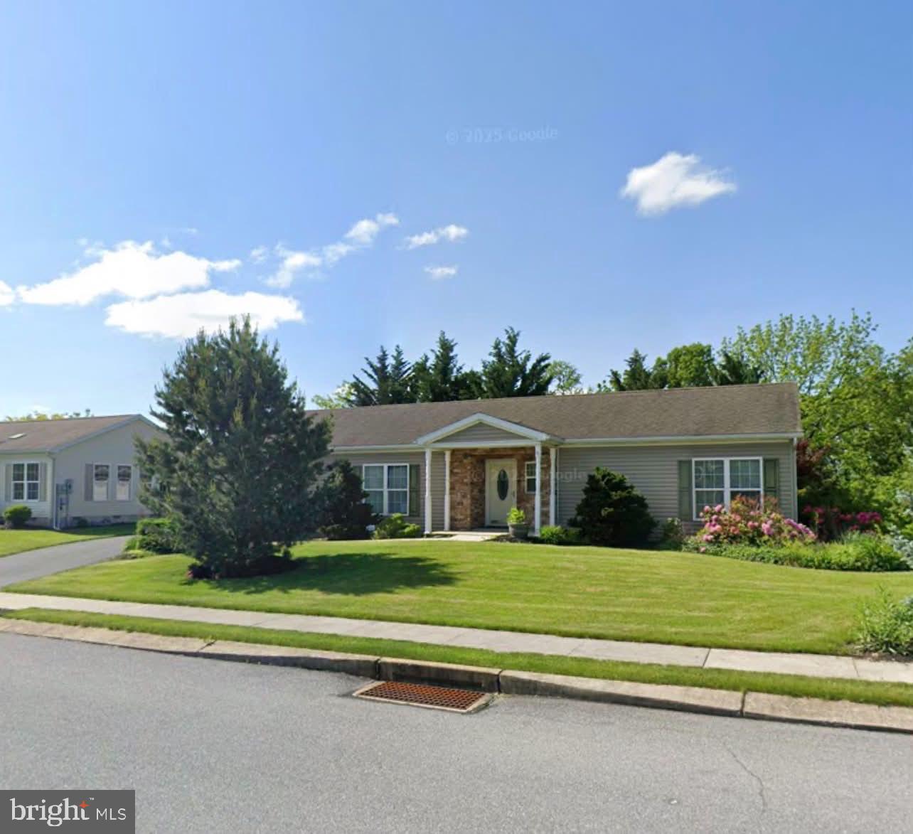 8 Madeleine Dr Property Photo 1