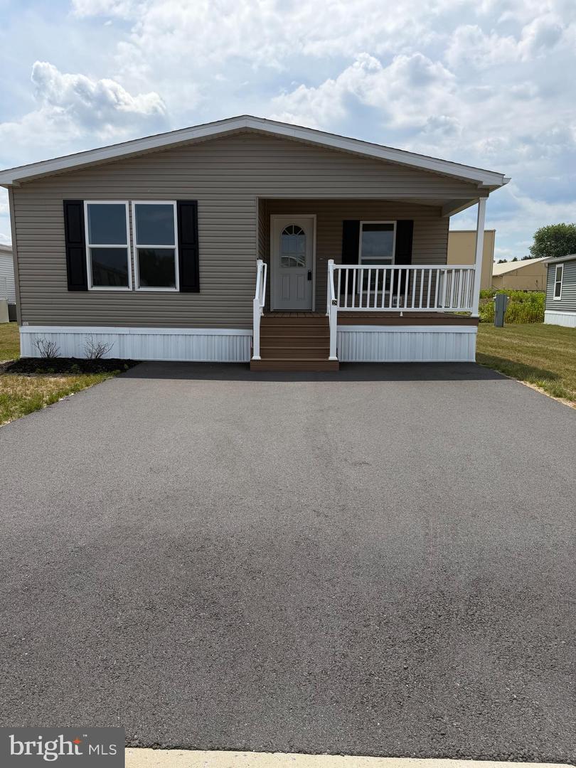 28 EVERGREEN ALY Property Photo 1