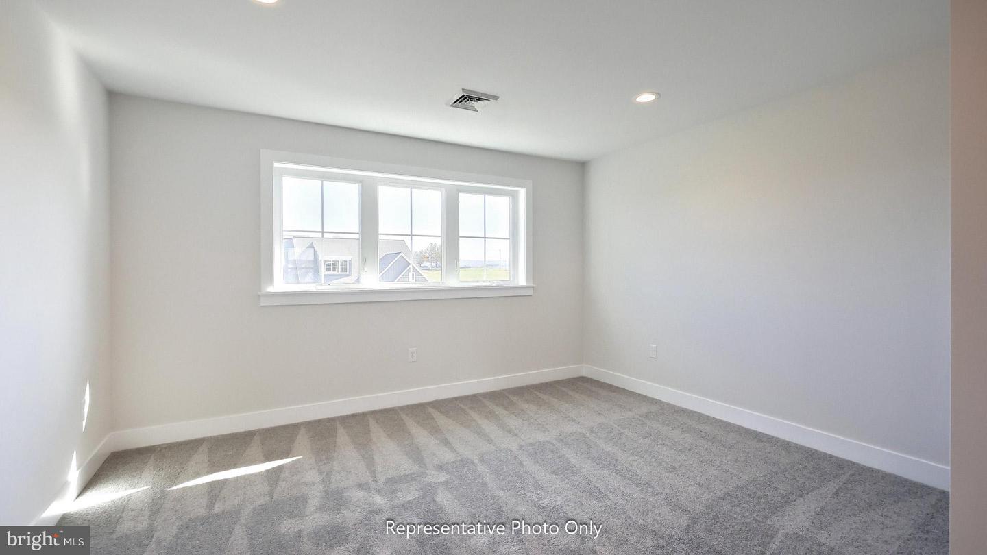 37 Canterbury Ln Property Photo 18