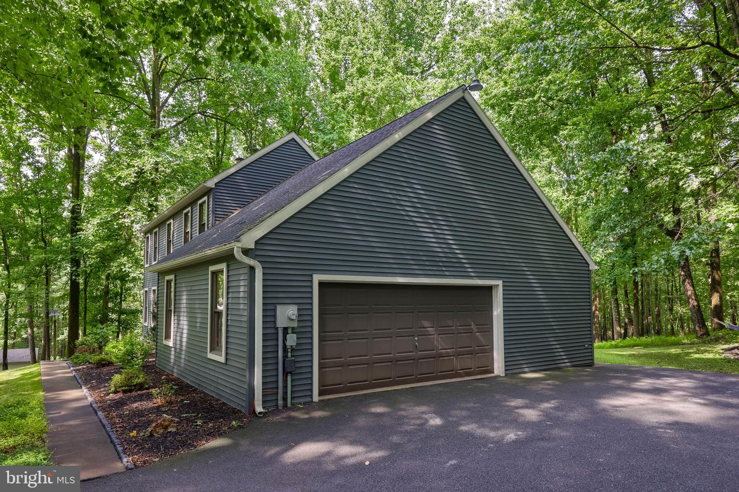 1231 Ash Ln Property Photo 3