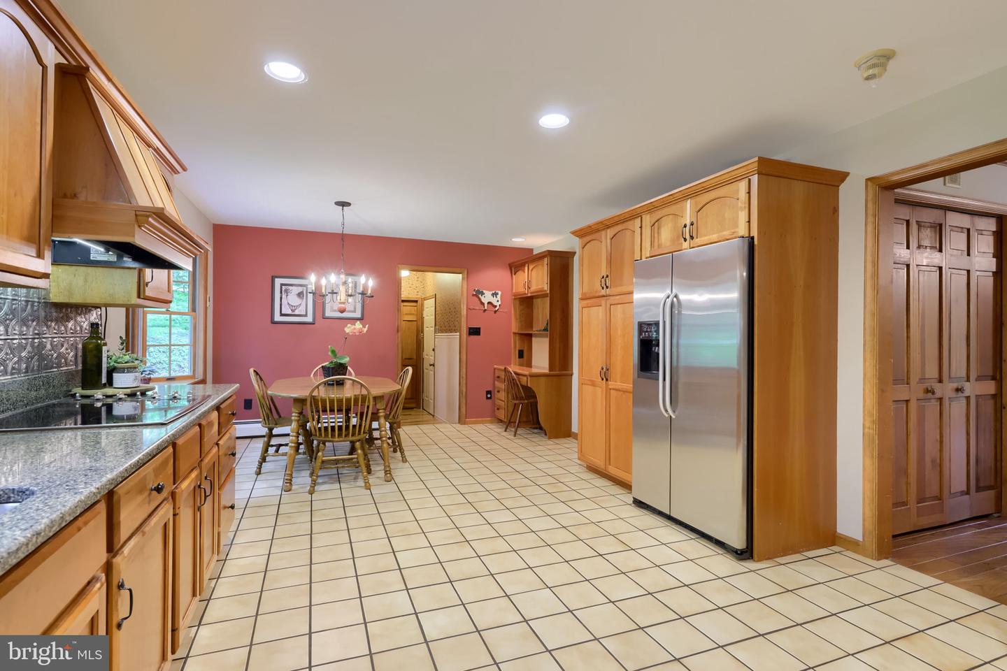 1231 Ash Ln Property Photo 28