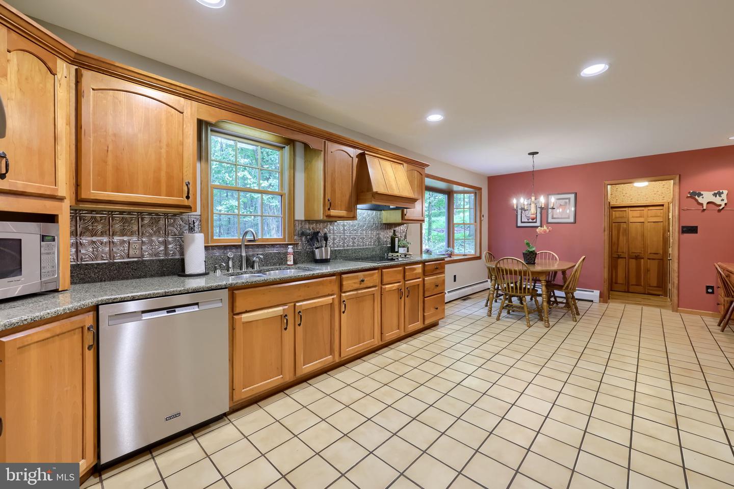1231 Ash Ln Property Photo 29