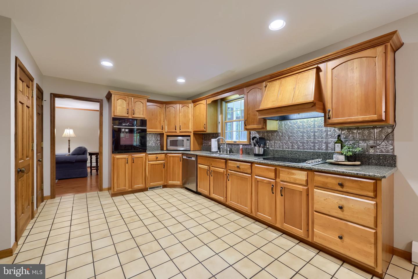 1231 Ash Ln Property Photo 31