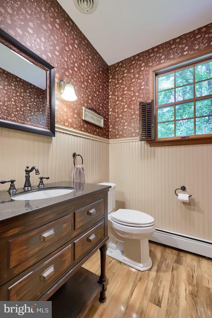 1231 Ash Ln Property Photo 39
