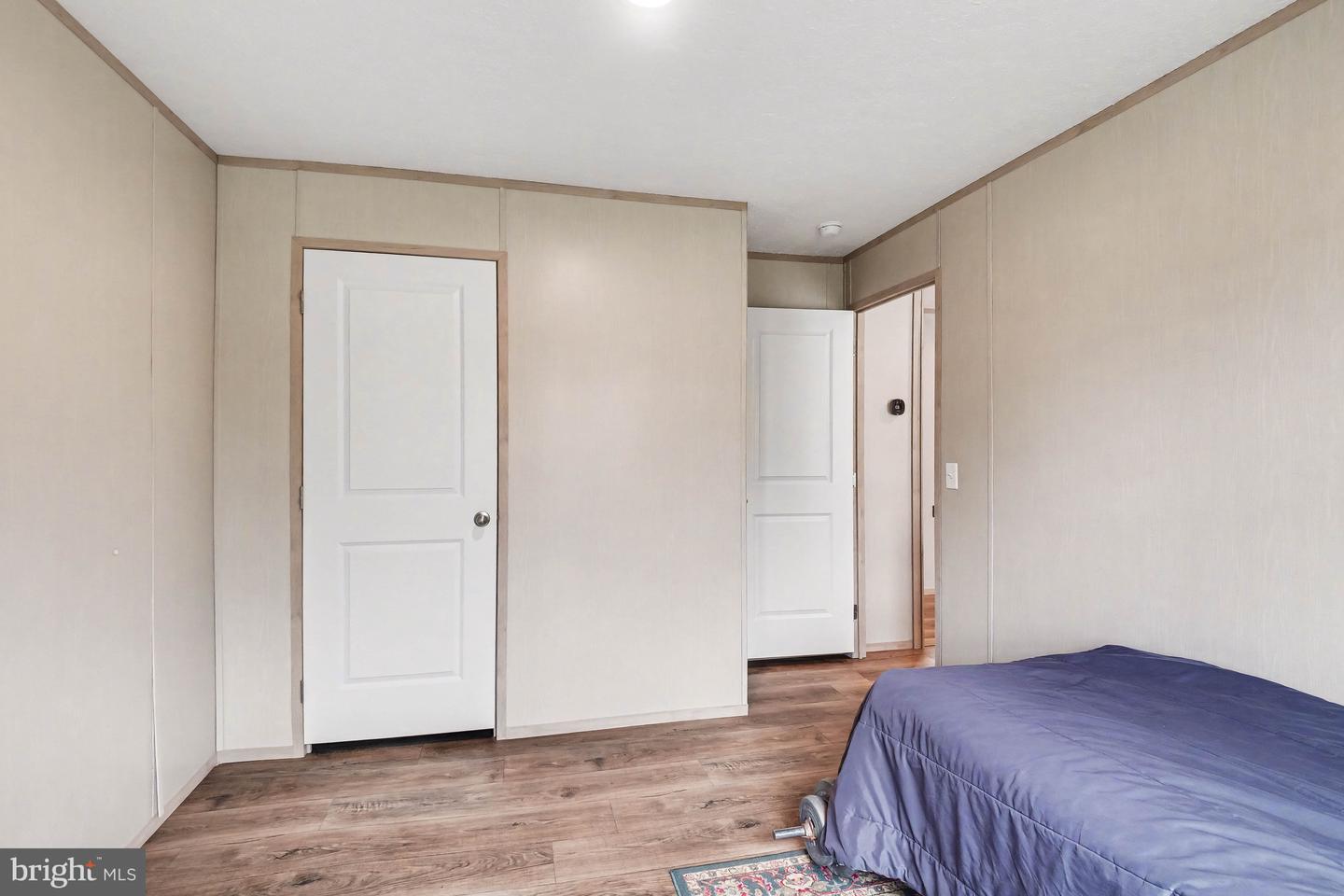 2096 Scull St Property Photo 13
