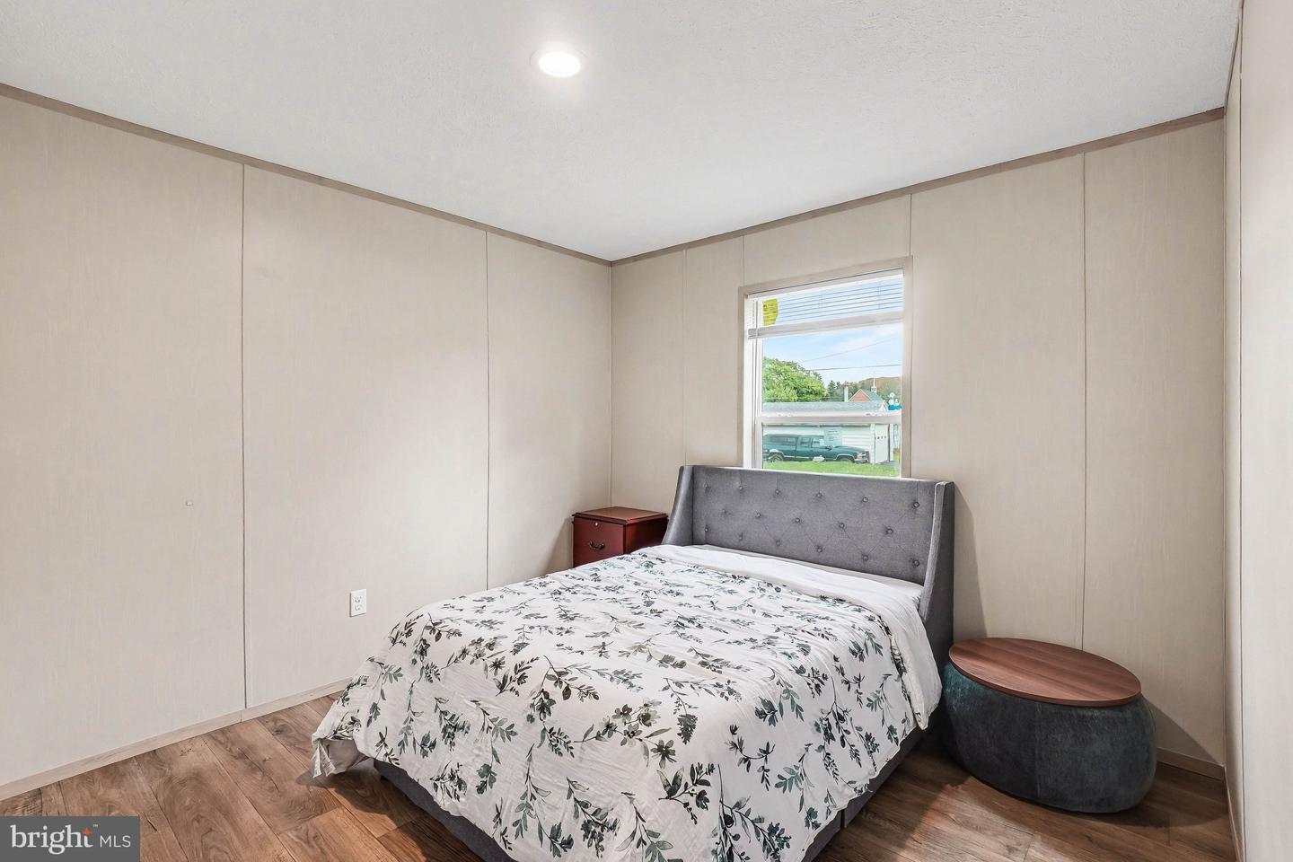 2096 Scull St Property Photo 14