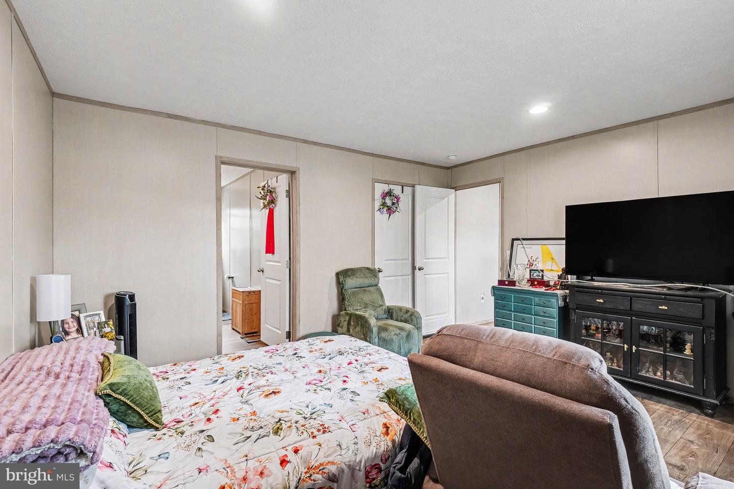 2096 Scull St Property Photo 18