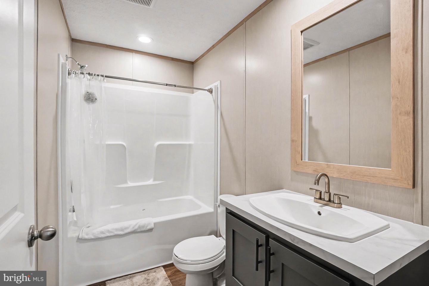 2096 Scull St Property Photo 21