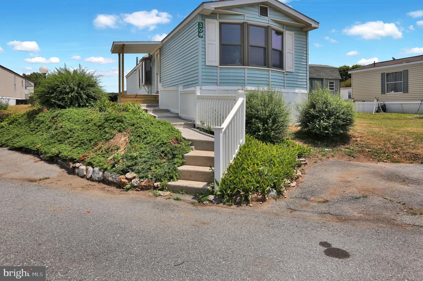 308 Palm City Park Property Photo 2
