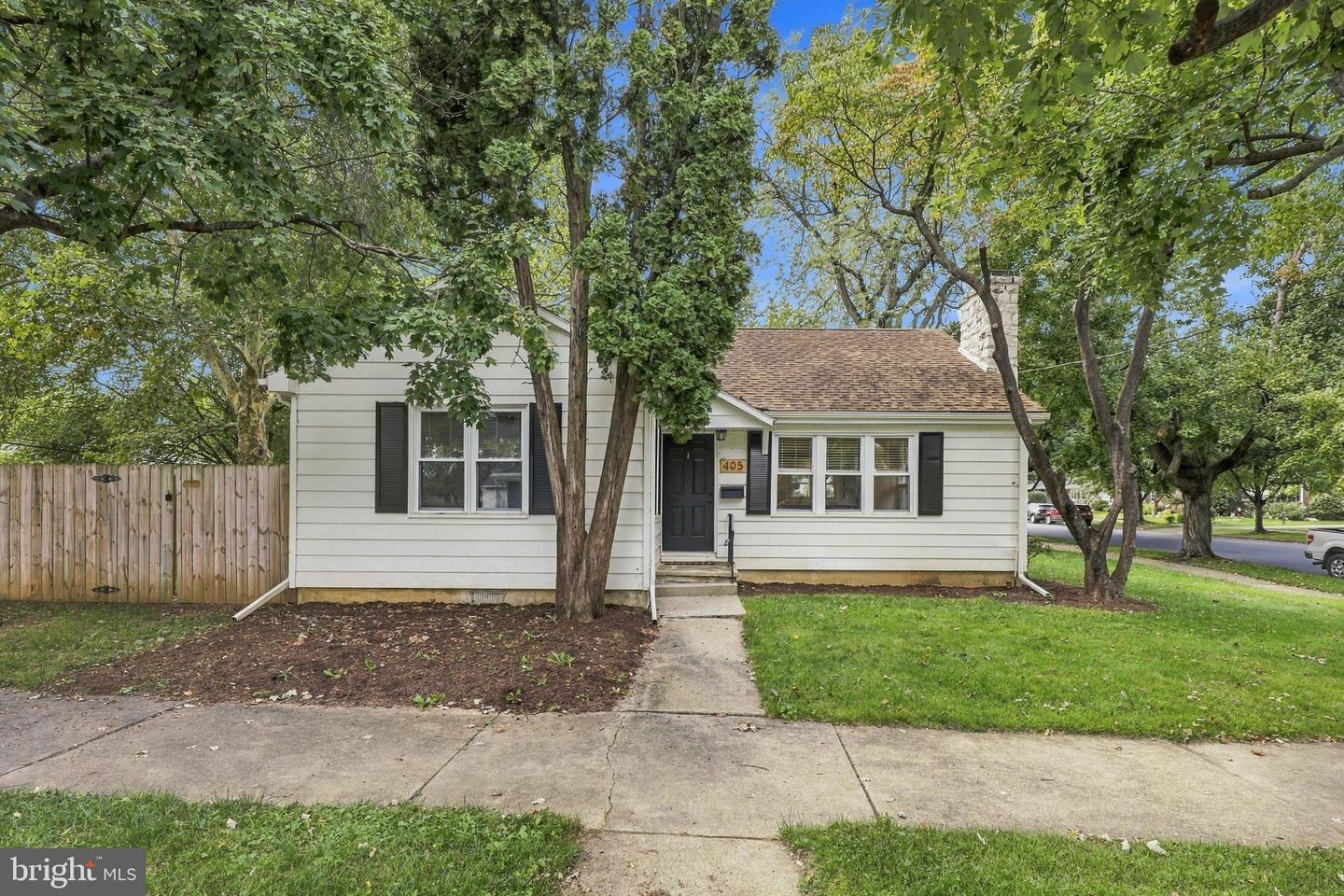 405 S Green St Property Photo 3