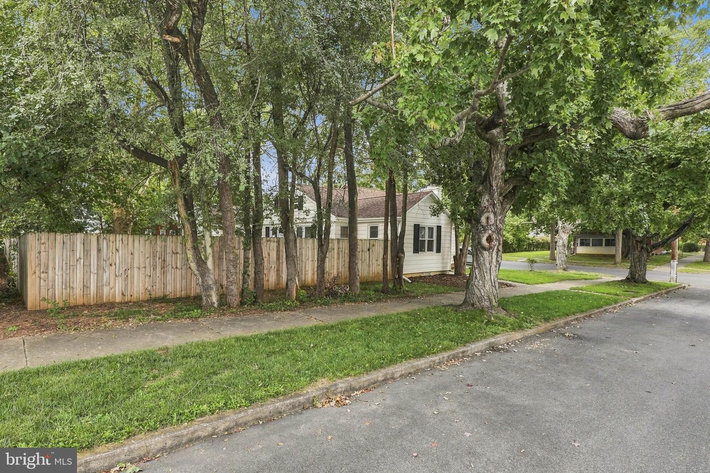 405 S Green St Property Photo 6