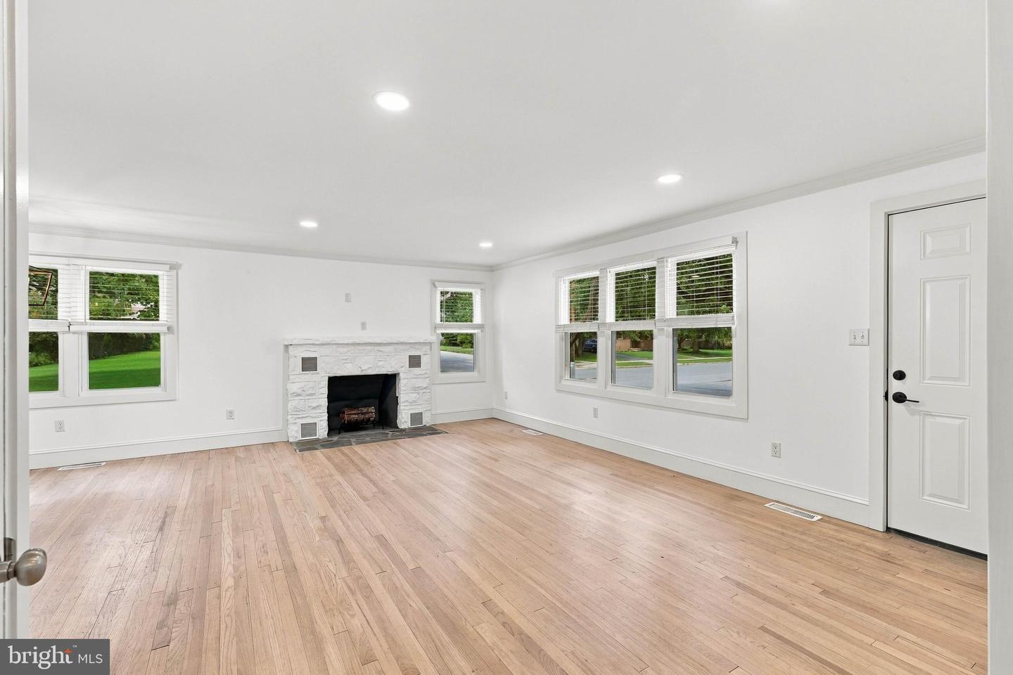 405 S Green St Property Photo 11
