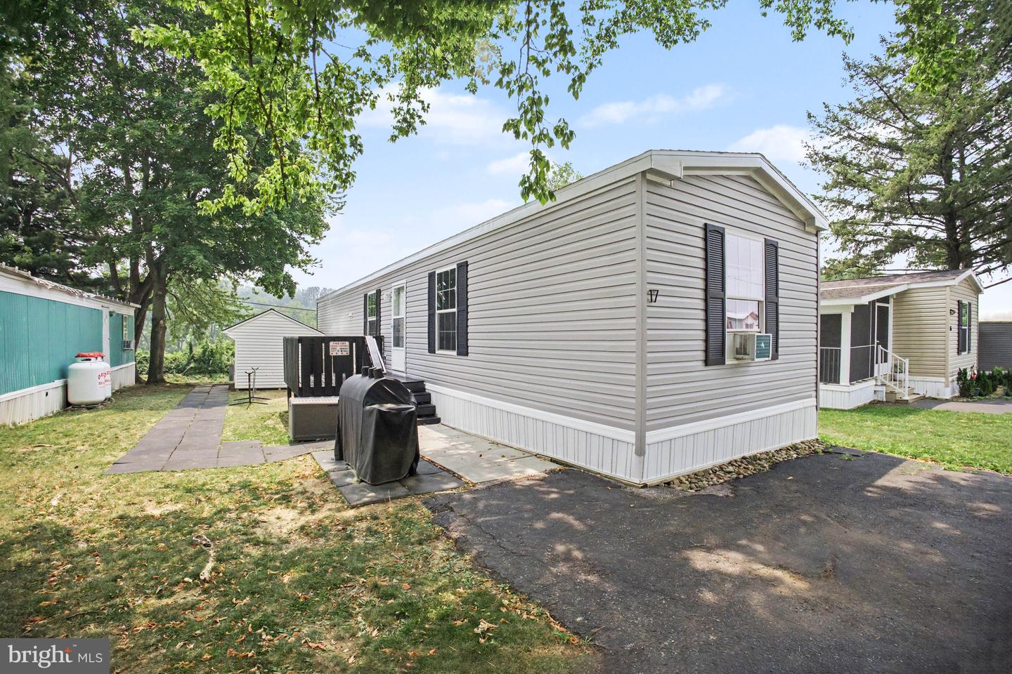 17 Lebanon Valley Ct Property Photo 1