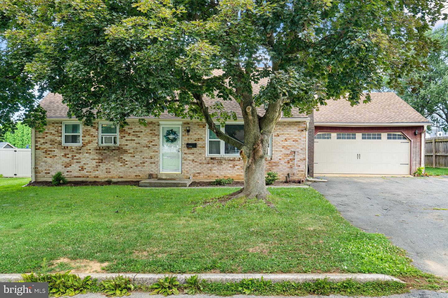 1331 E Walnut St Property Photo 1