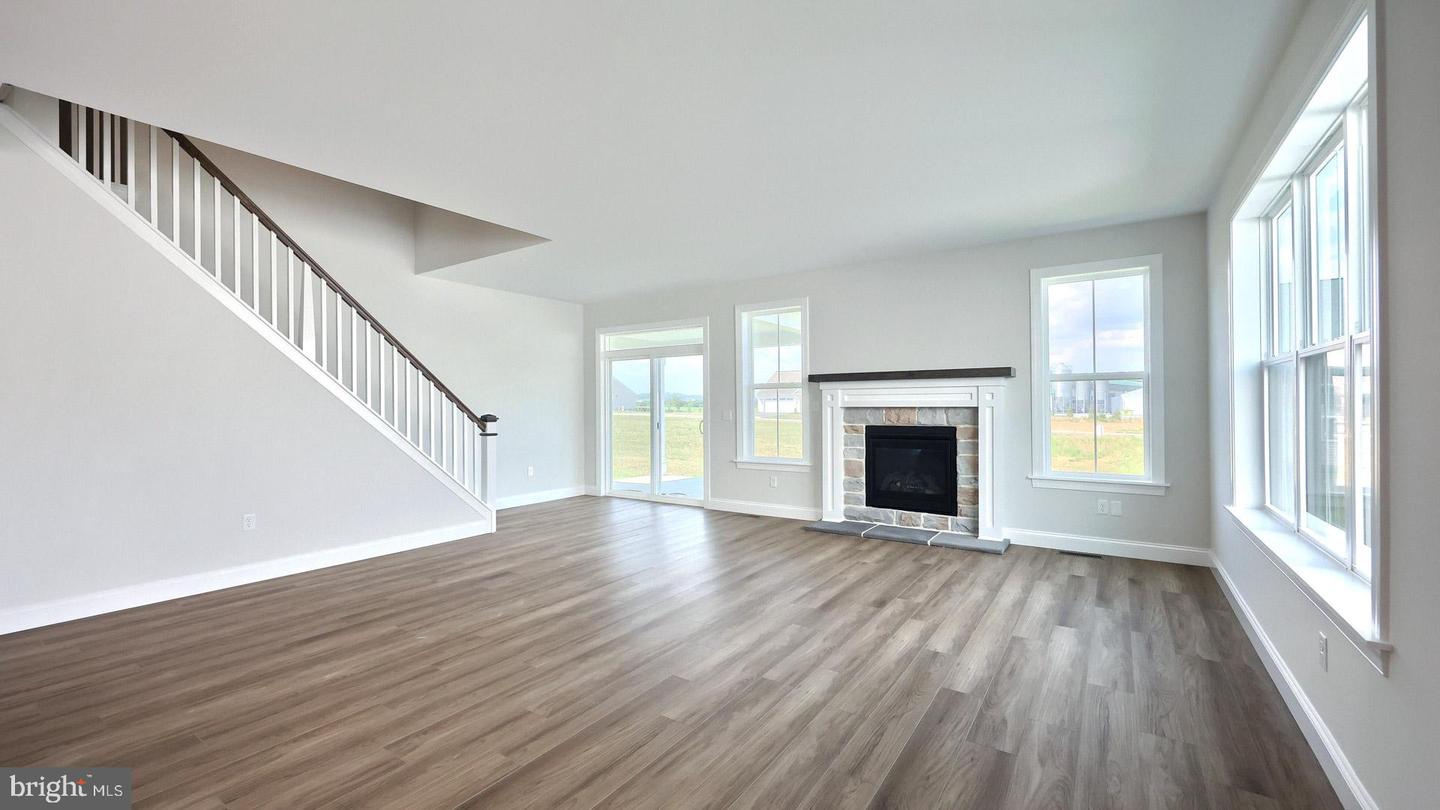 528 Winding Creek Blvd Property Photo 27