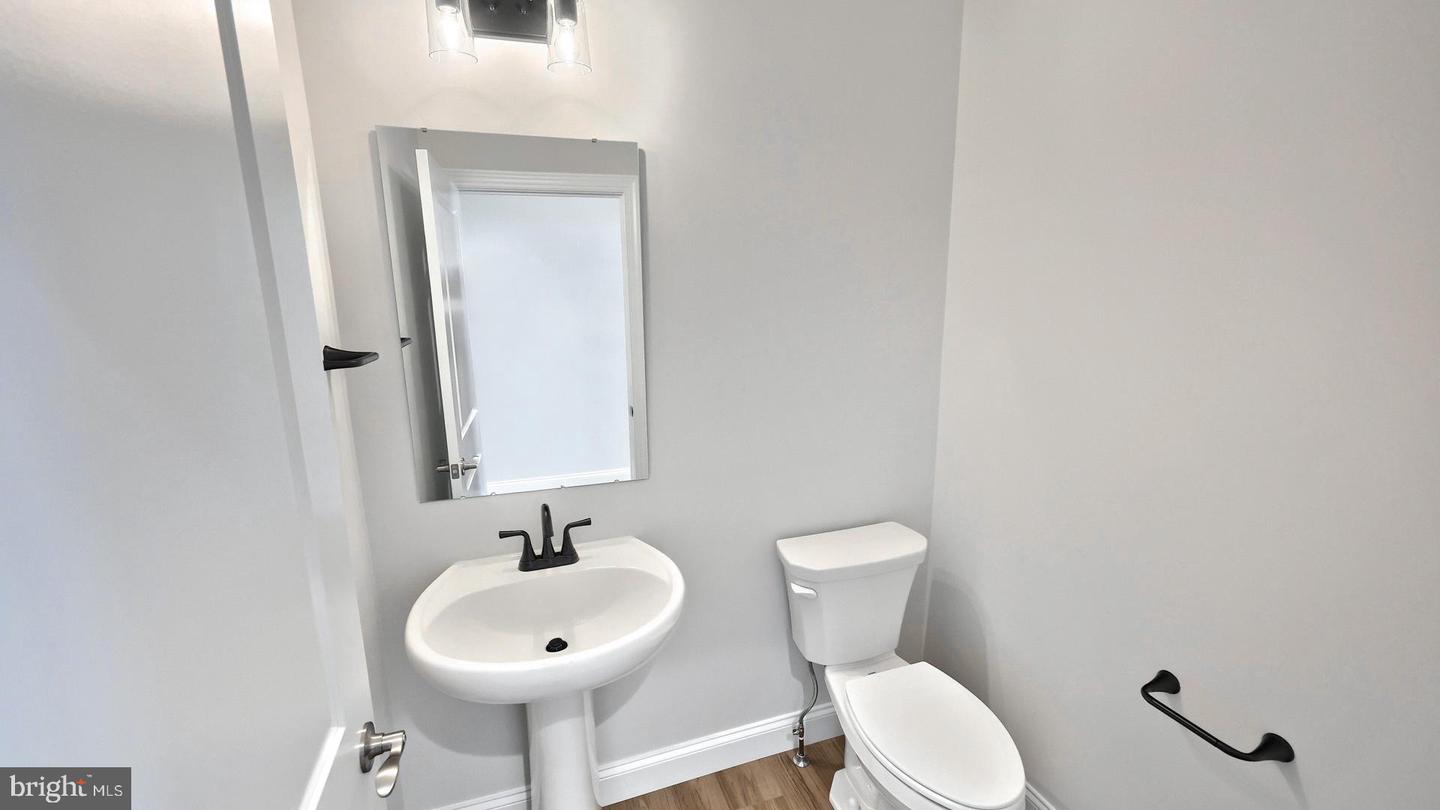 528 Winding Creek Blvd Property Photo 30