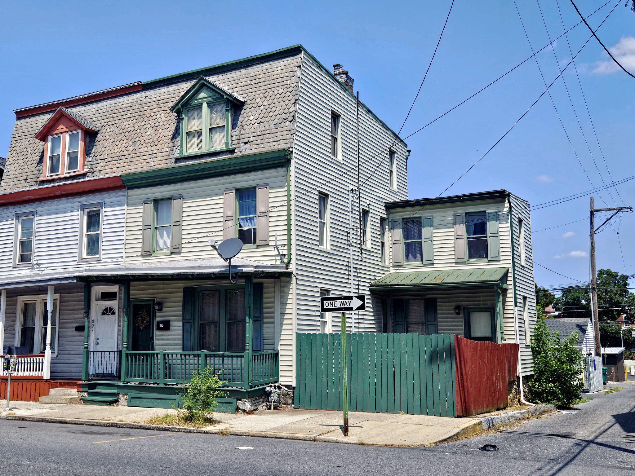 825 WALNUT ST Property Photo 1