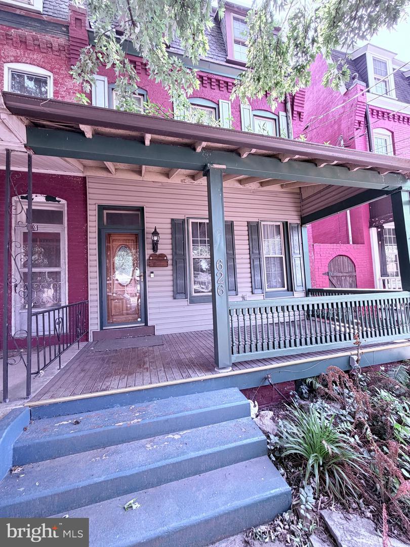 626 E LEHMAN ST