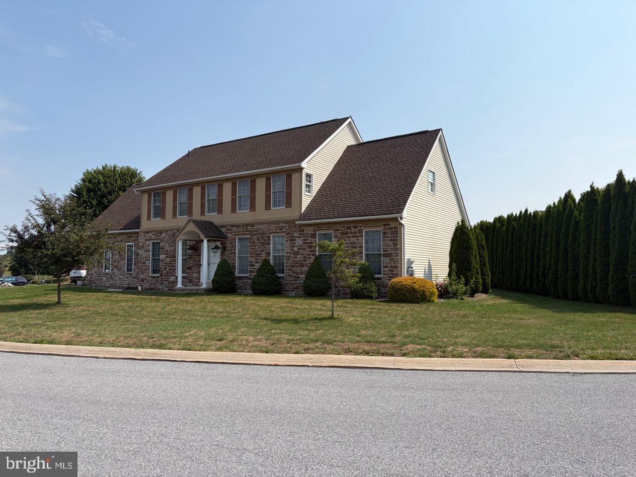 305 Catherine Ct Property Photo 1