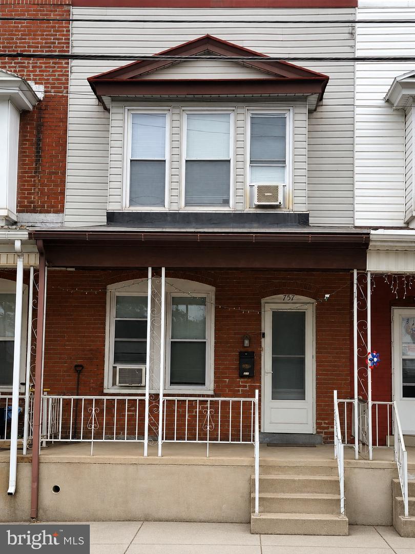 757 LOCUST ST Property Photo 1