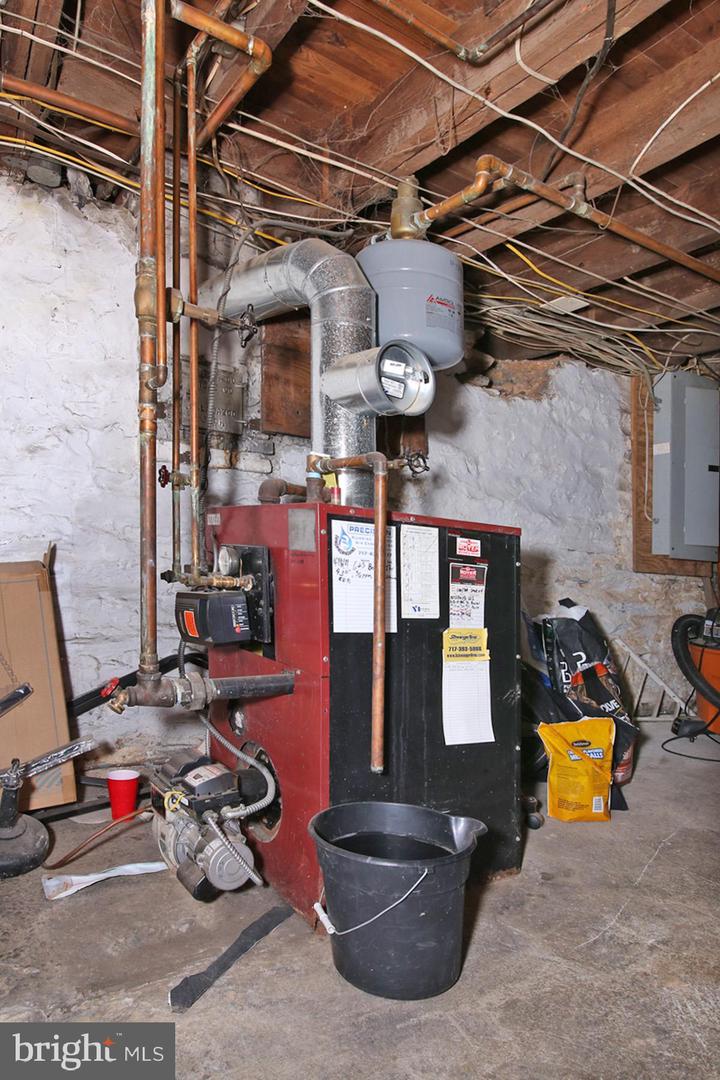 619 Noble St Property Photo 41