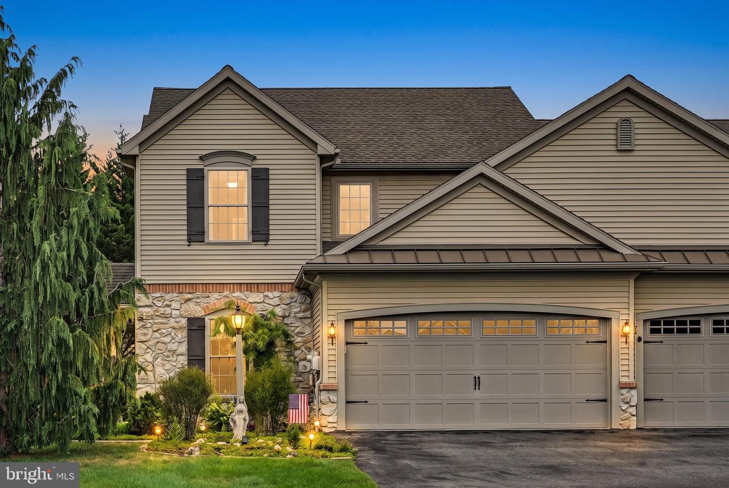 812 Briar Edge Ct Property Photo 1