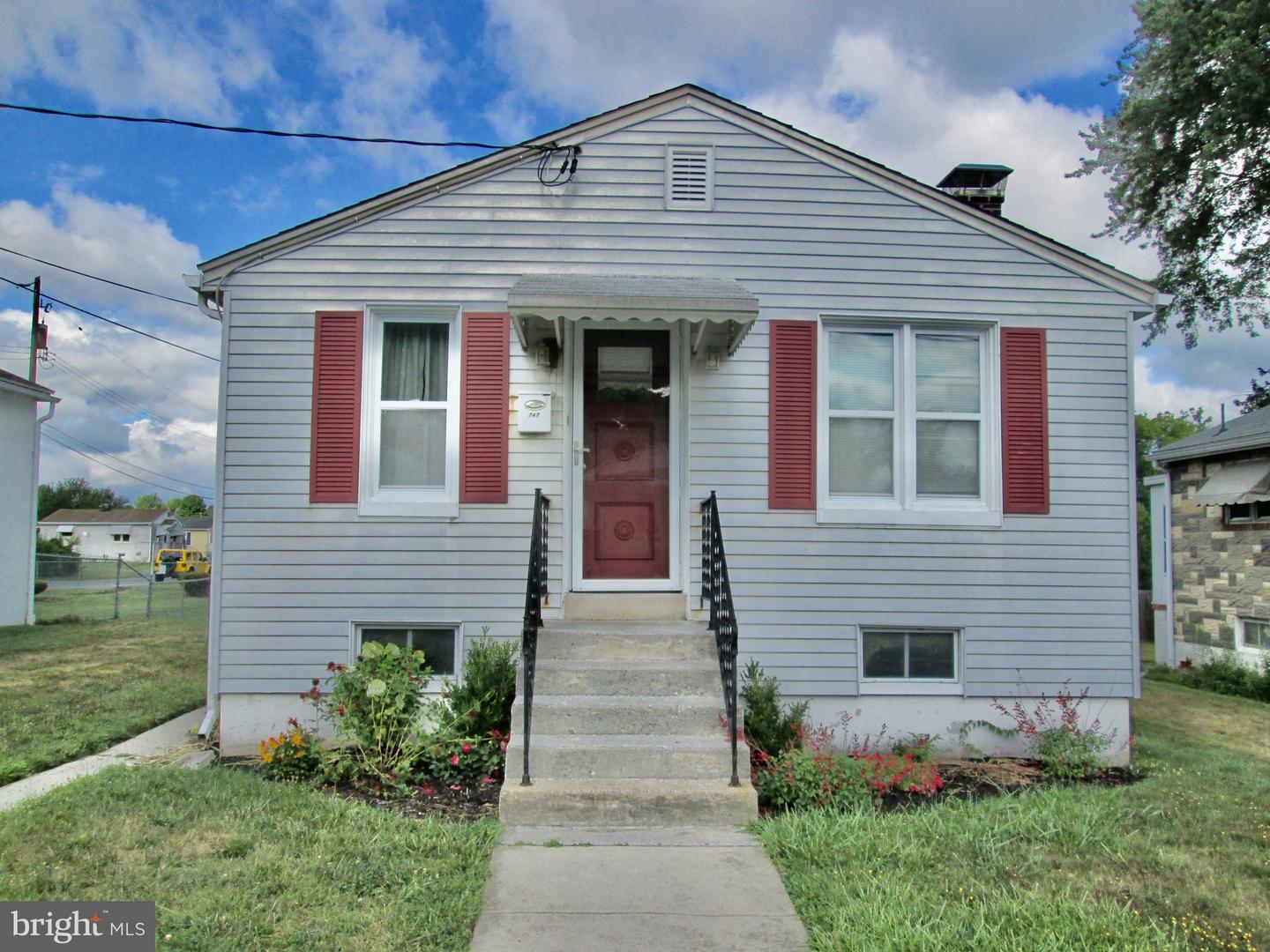 747 N Hanover St Property Photo 1