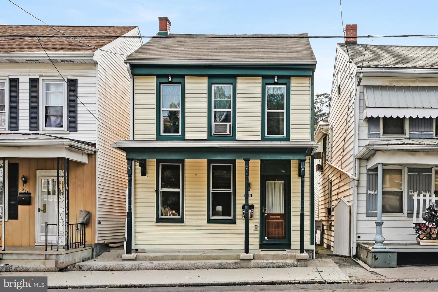 251 S 8TH ST