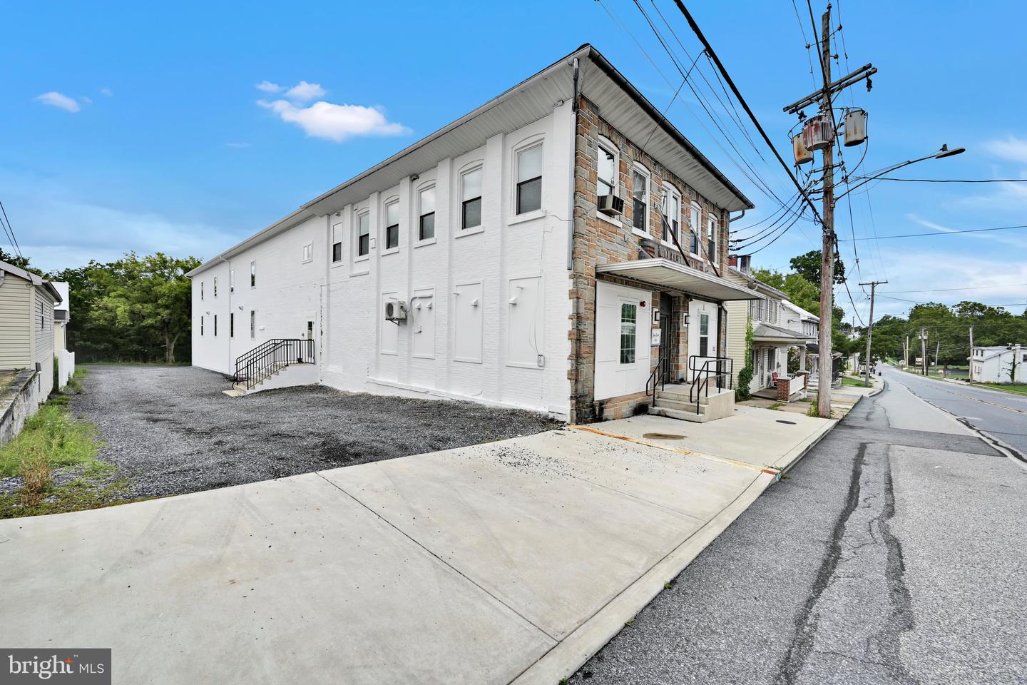 236 W Market St Property Photo 2