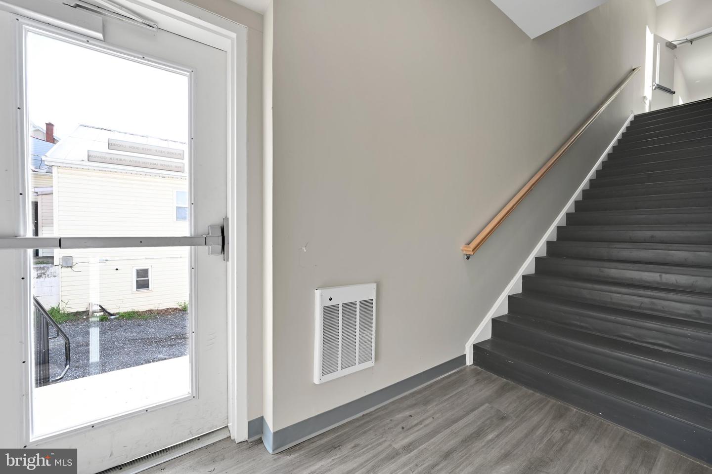 236 W Market St Property Photo 5