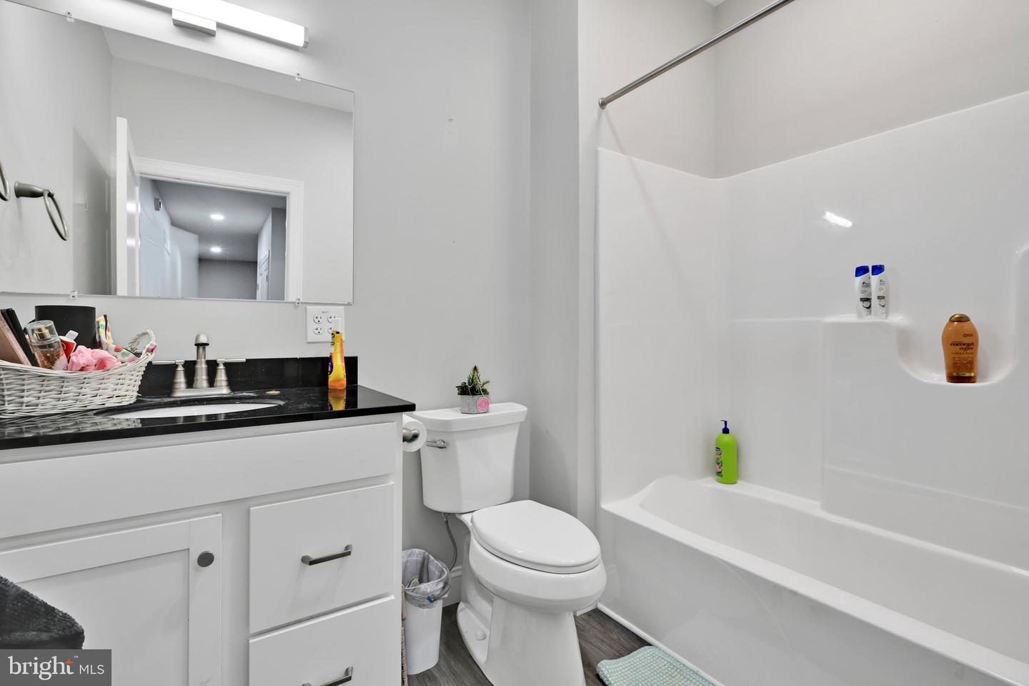 236 W Market St Property Photo 18
