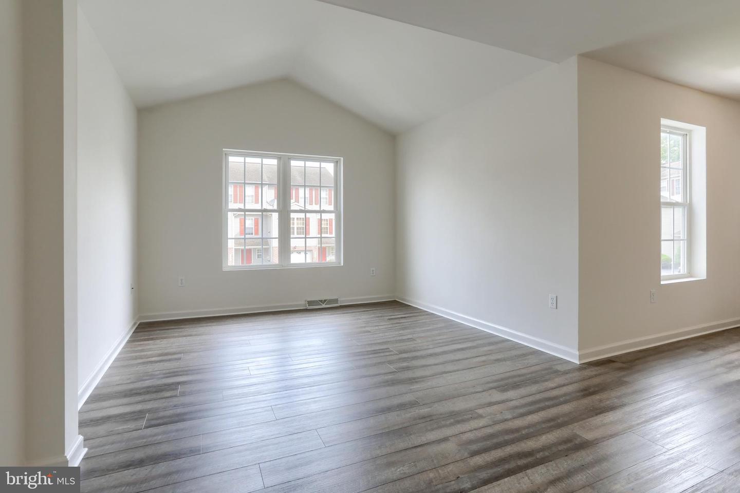 2116 Autumn Ct Property Photo 3