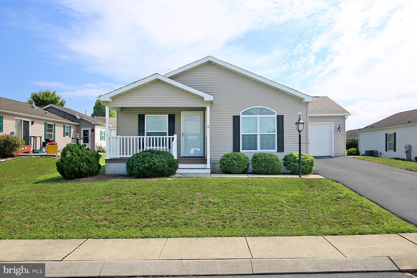 9 Millard Dr Property Photo 1