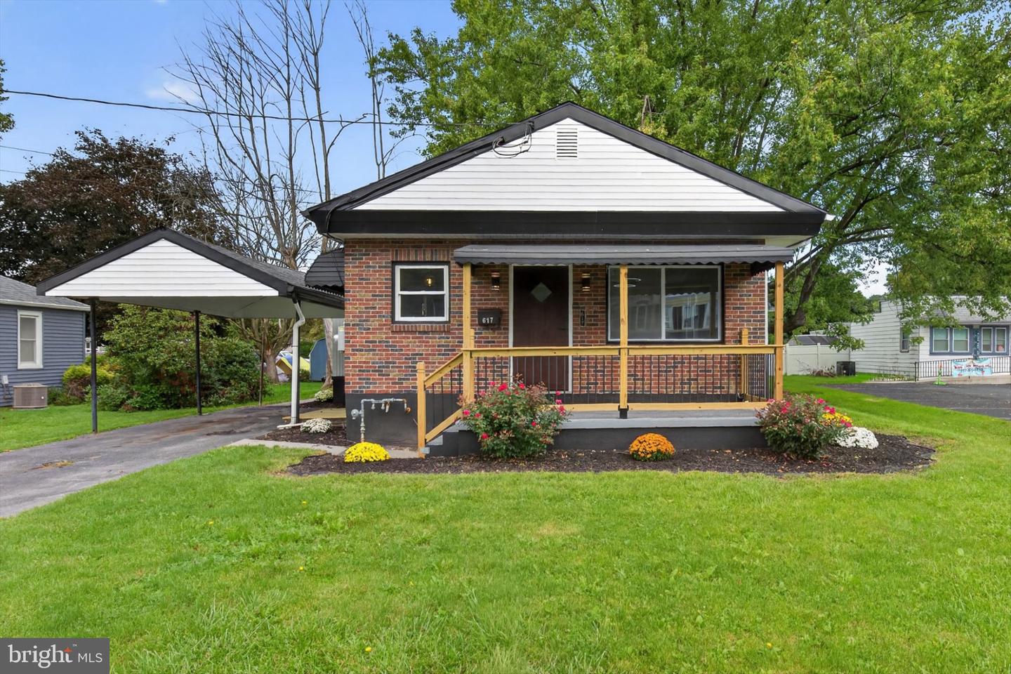 617 E LEHMAN ST Property Photo 1