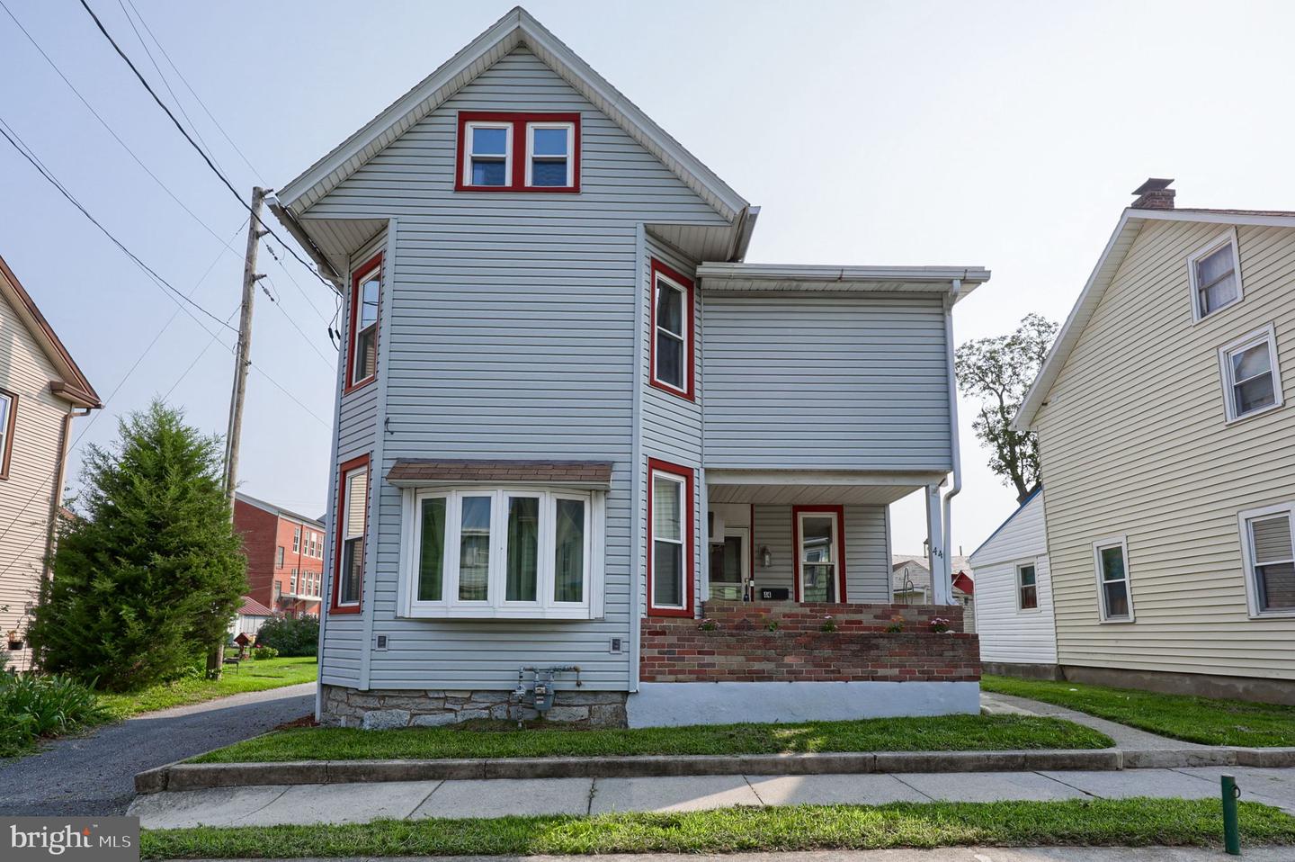44 N Locust St Property Photo 1