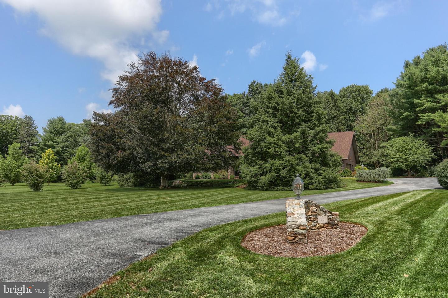 1801 Fieldcrest Rd Property Photo 4