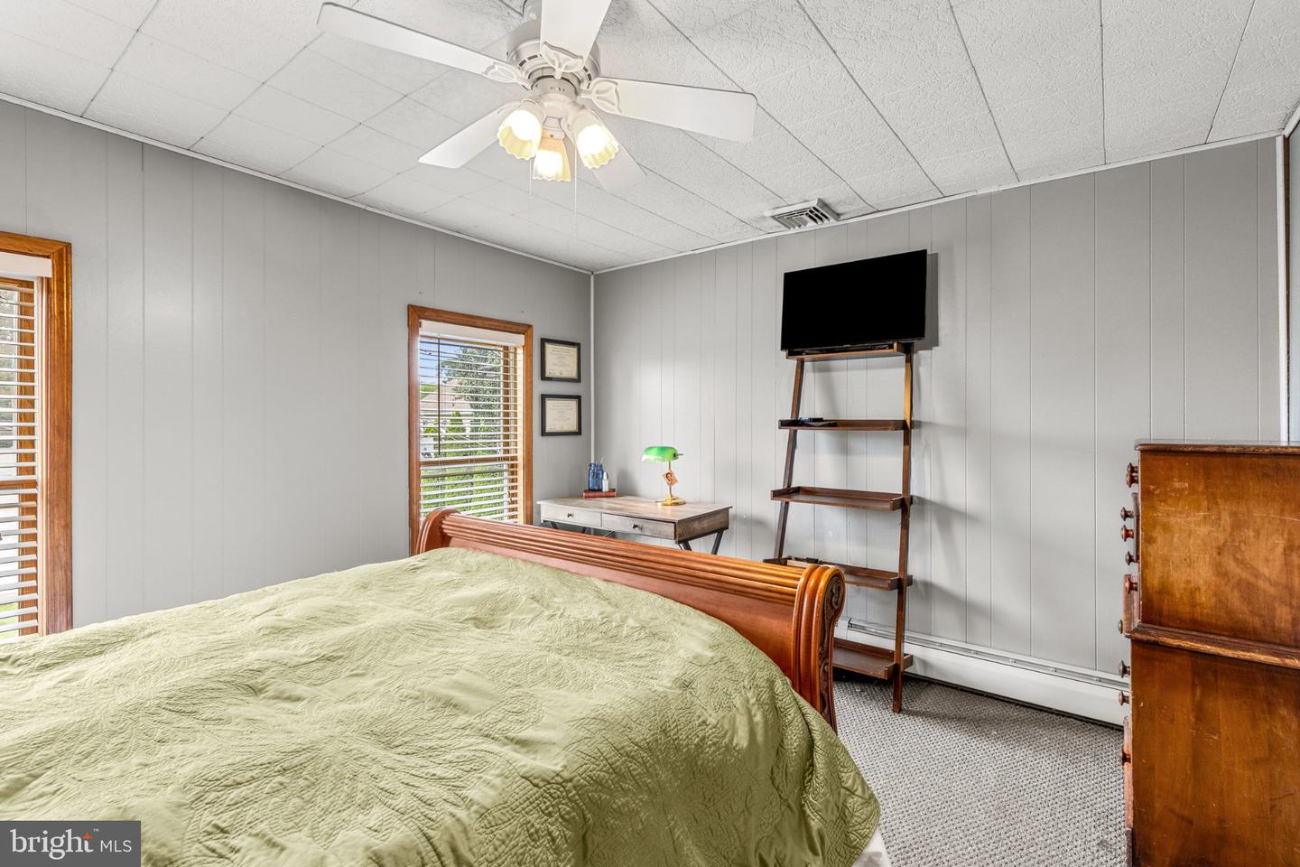 130 E Maple St Property Photo 13