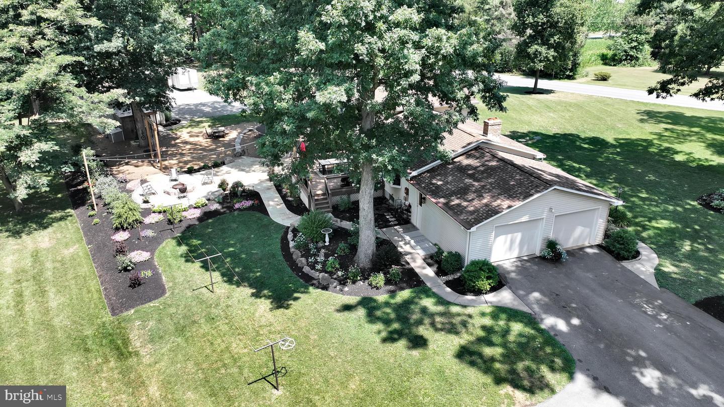2 Shady Ln Property Photo 8