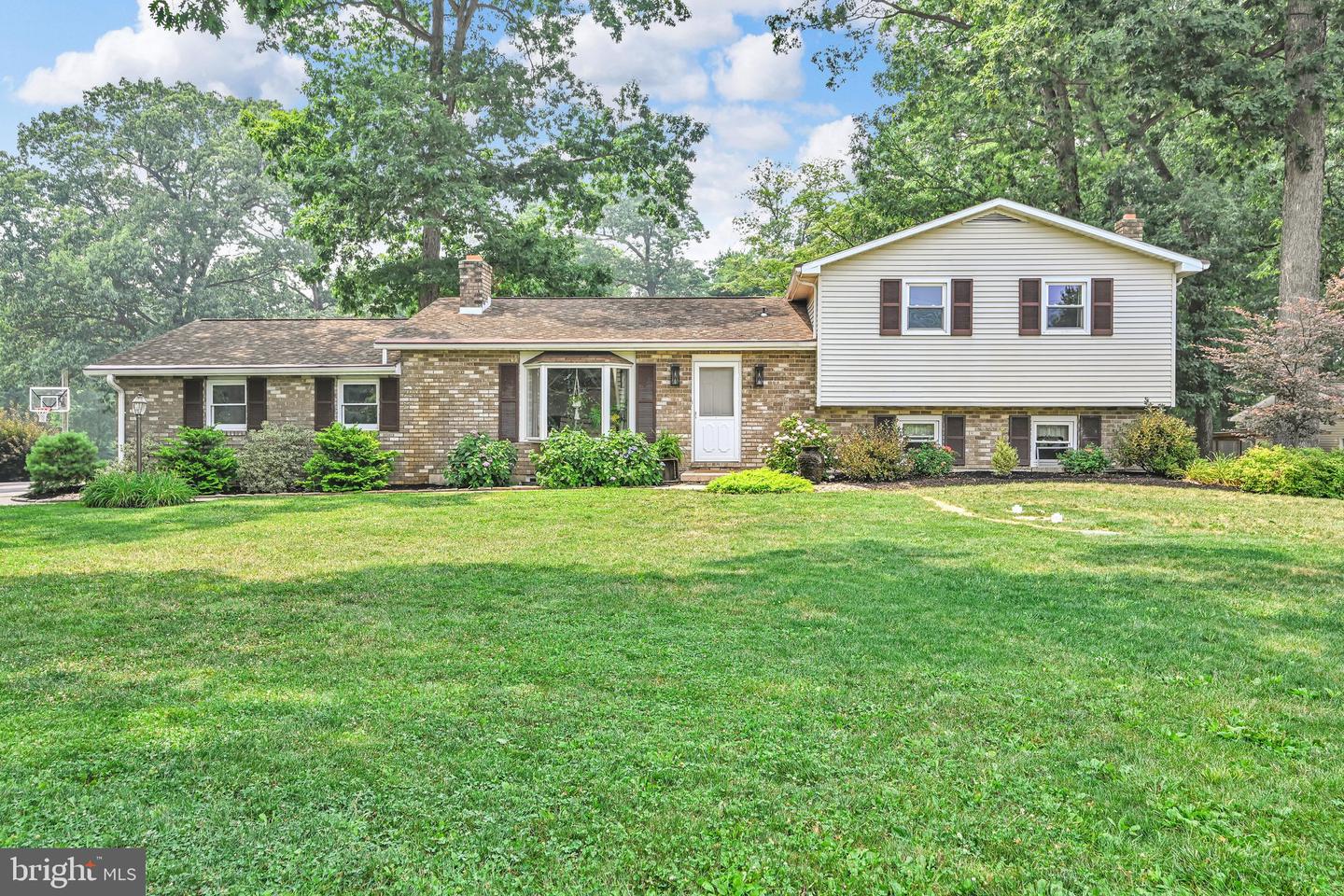 2 Shady Ln Property Photo 9