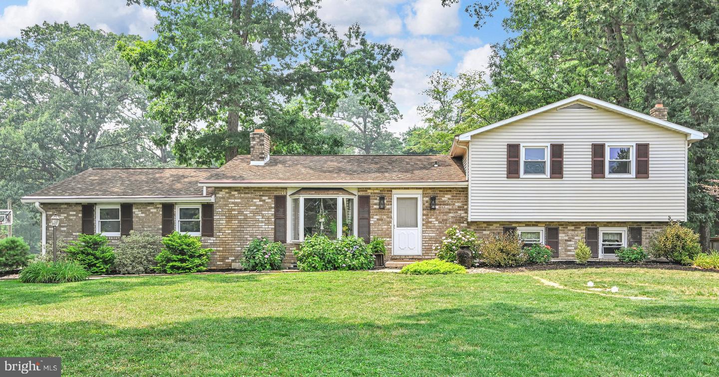 2 Shady Ln Property Photo 10